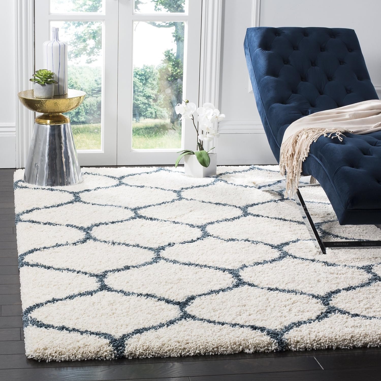 Elegant Blue and White Web Pattern Shaggy Carpet