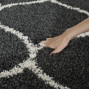 Elegant Comfort: Black and White Web Shaped Pattern Shaggy Carpet