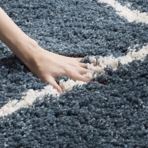 Luxurious White Navy Round Shaggy Carpet: A Touch of Elegance