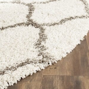Luxurious Ivory White Round Shaggy Carpet: A Touch of Elegance