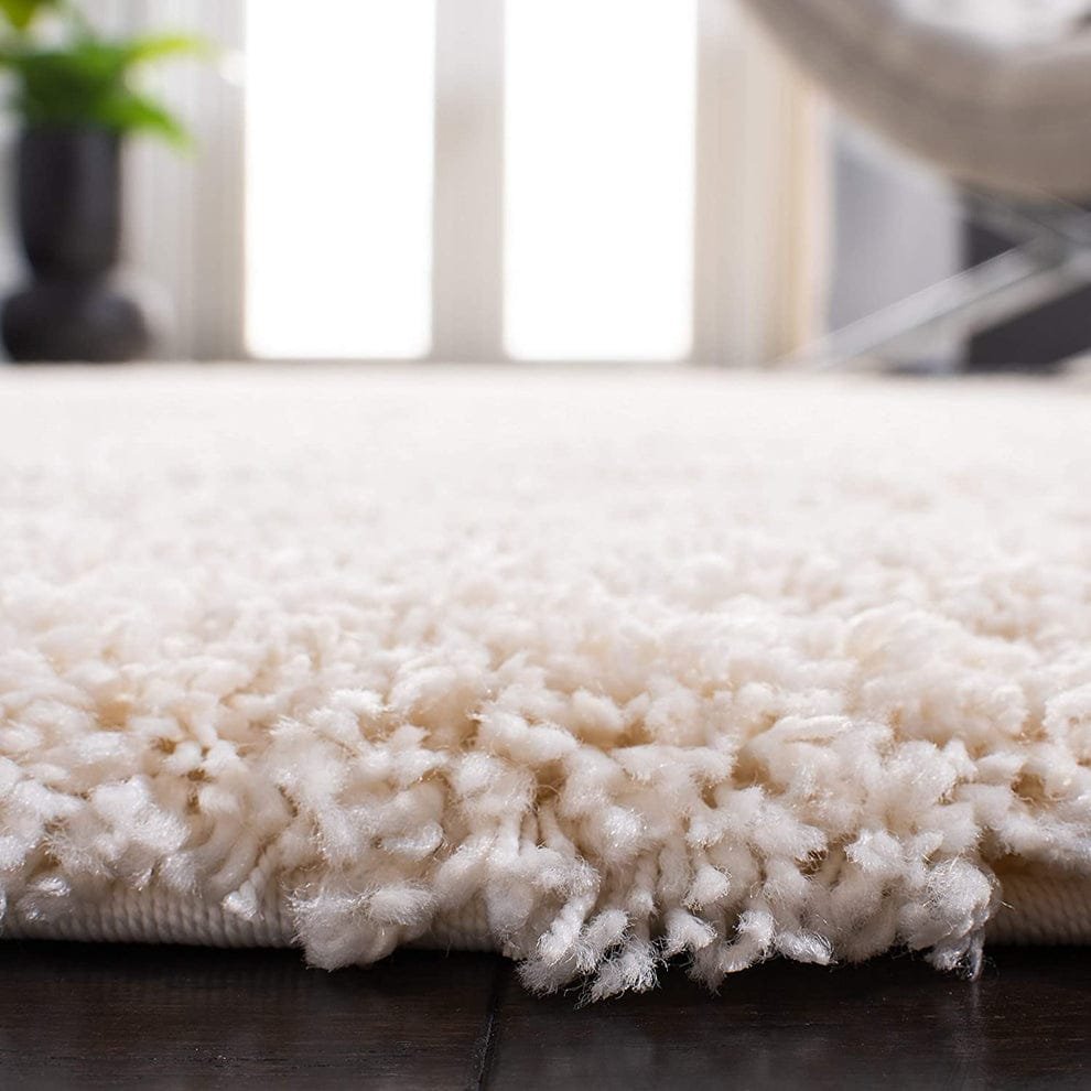 Elegant Comfort: Plain Beige Shaggy Carpet For Luxurious Living