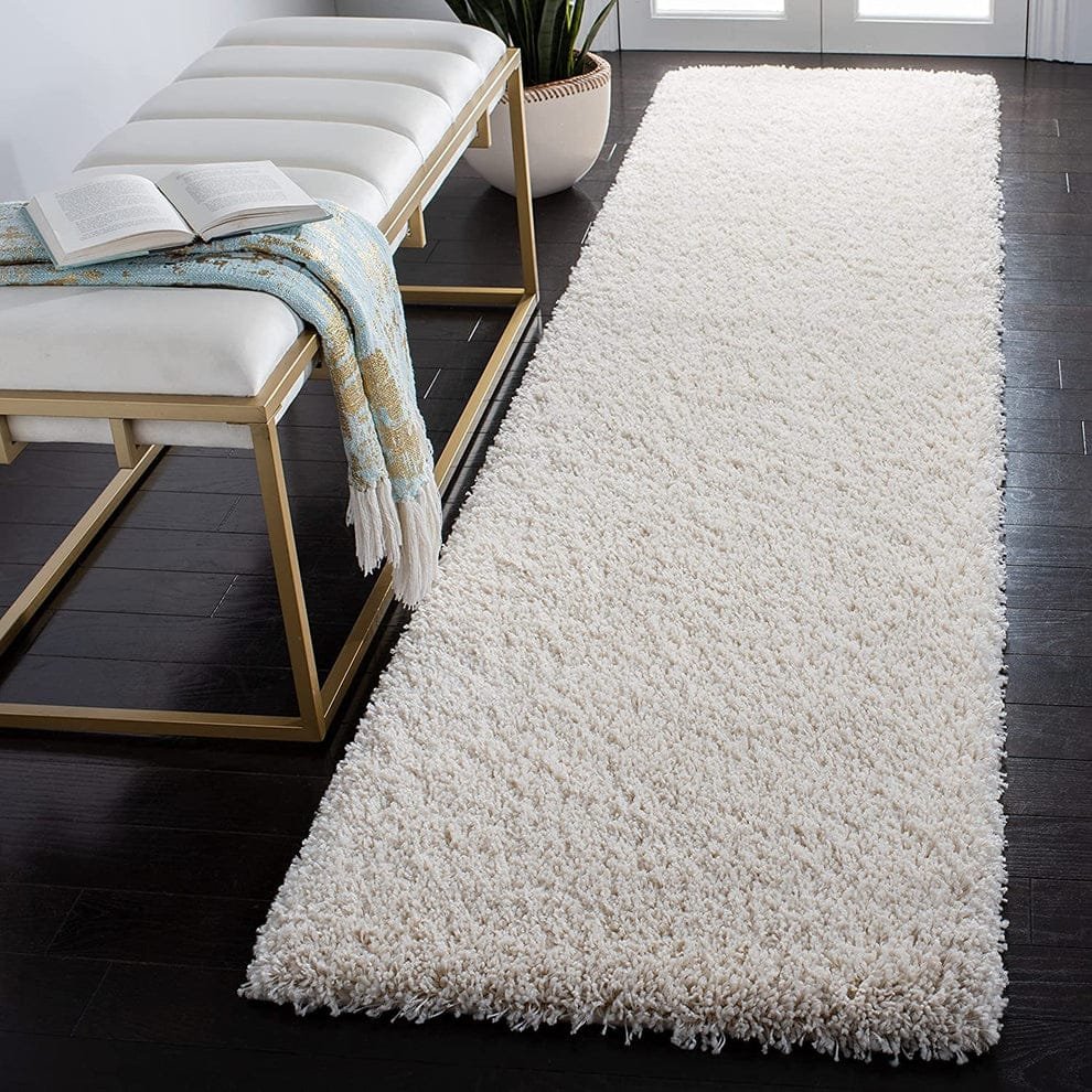 Elegant Comfort: Plain Beige Shaggy Carpet For Luxurious Living