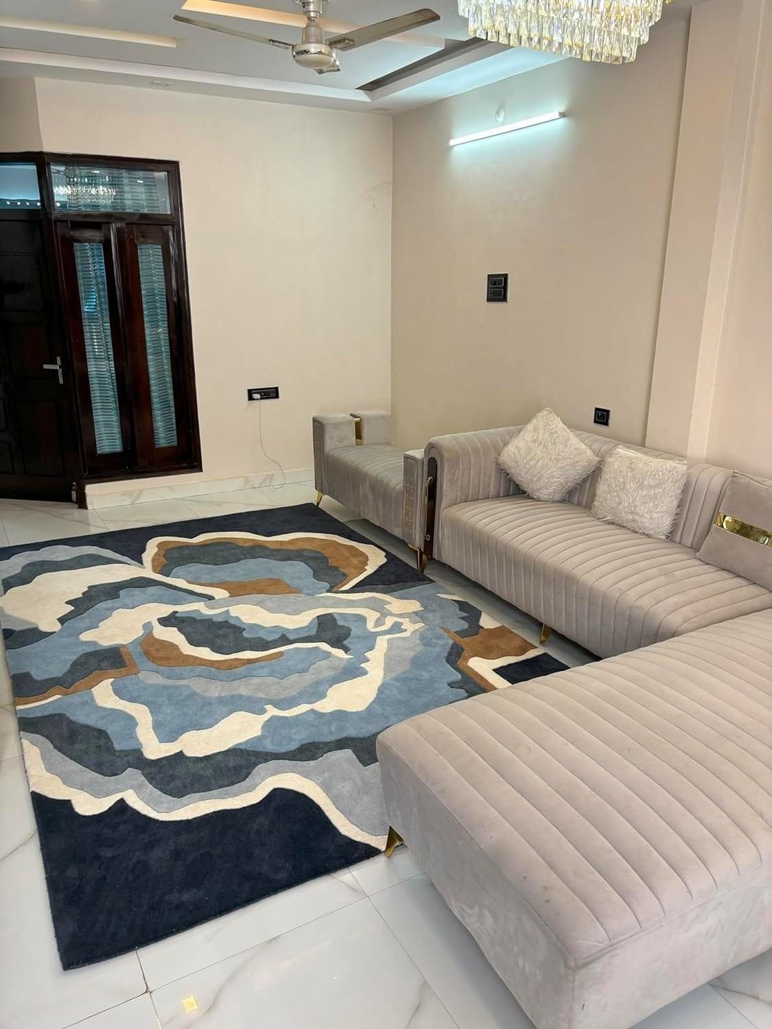 Experience Elegance with Our Luxurious Tufted Carpet in Light Blue - Image 2