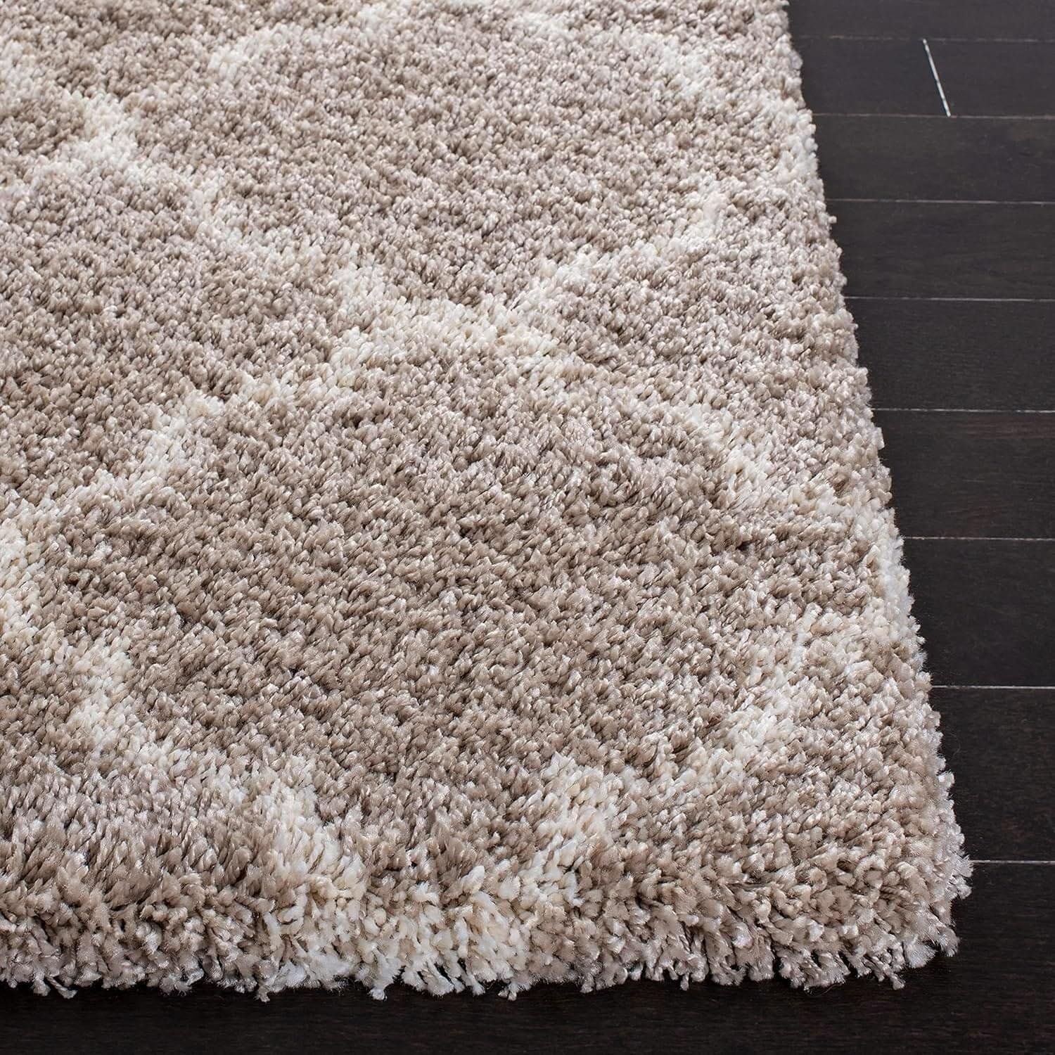 Shaggy Carpet with Skincolor Web Pattern: A Perfect Addition to Your Home - Image 3