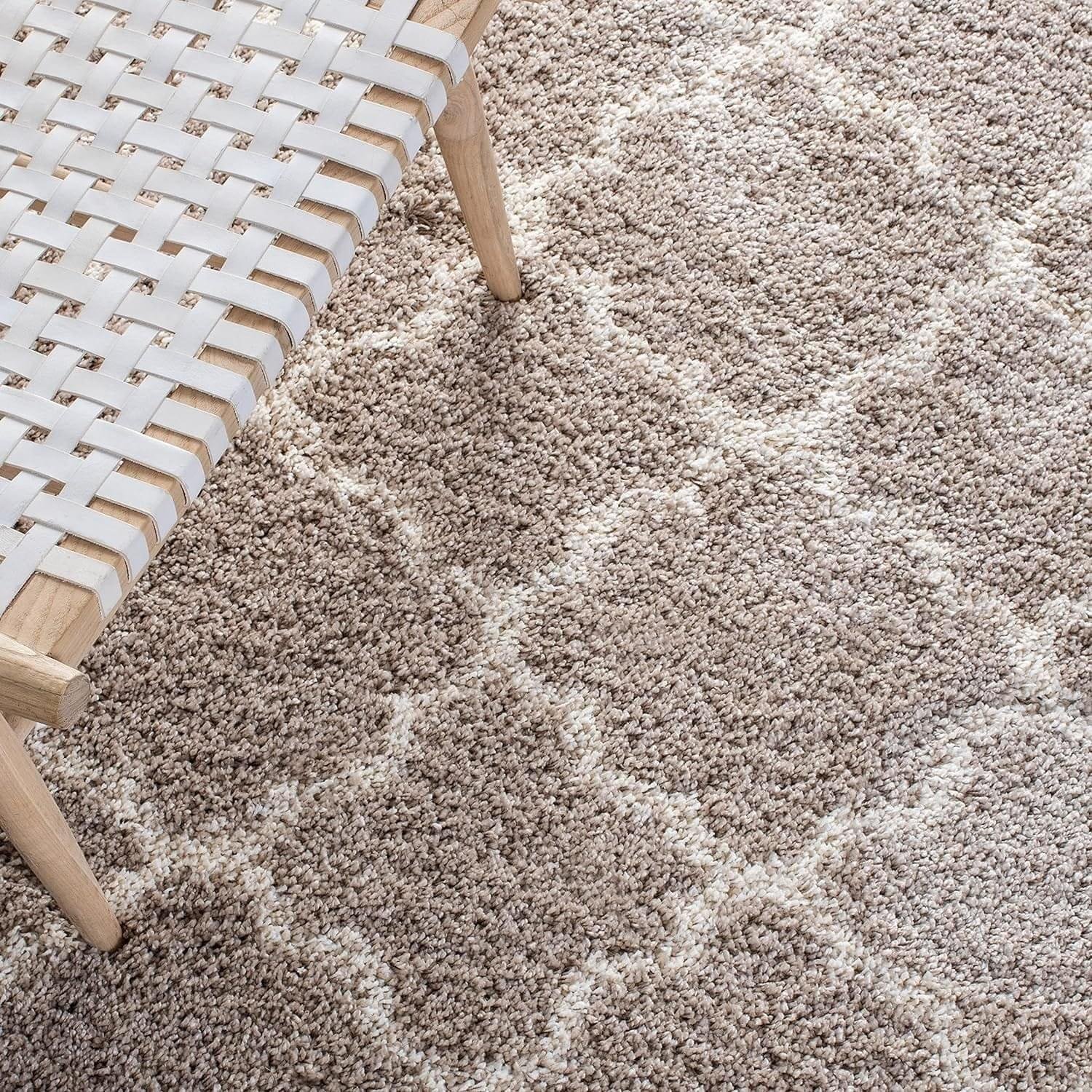 Shaggy Carpet with Skincolor Web Pattern: A Perfect Addition to Your Home - Image 4